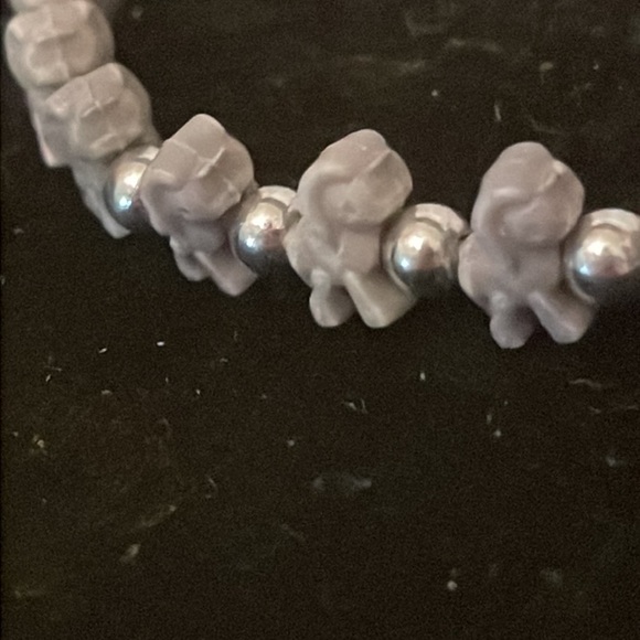 7” gray dog shape & silver beads stackable stretch bracelet with 42 beads - Picture 4 of 10